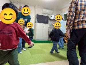 ２月　リトミック歩く２